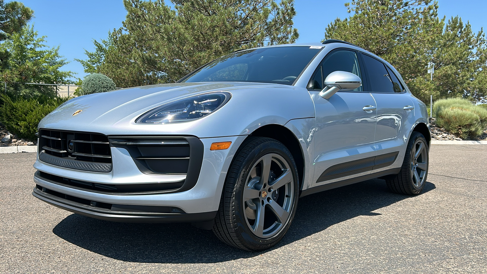 2024 Porsche Macan  1