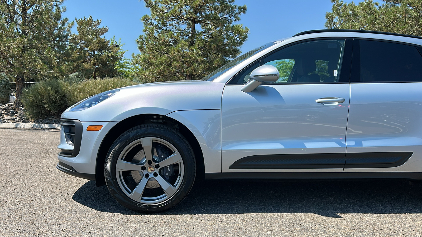 2024 Porsche Macan  2