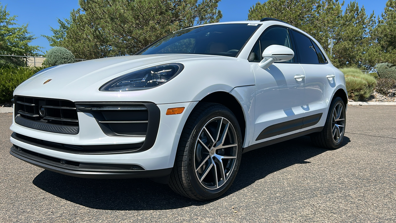 2024 Porsche Macan  1