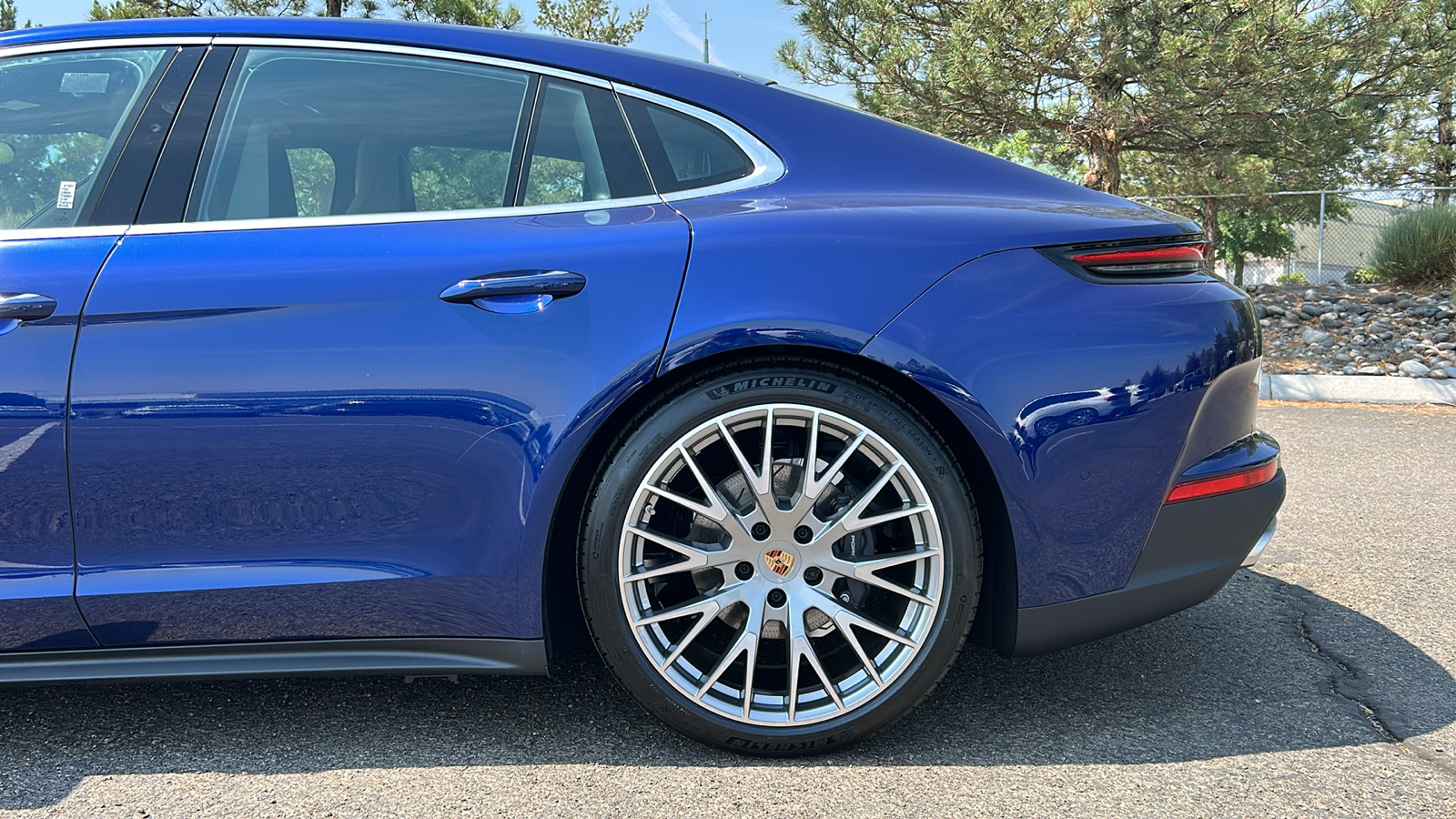 2024 Porsche Panamera 4 4