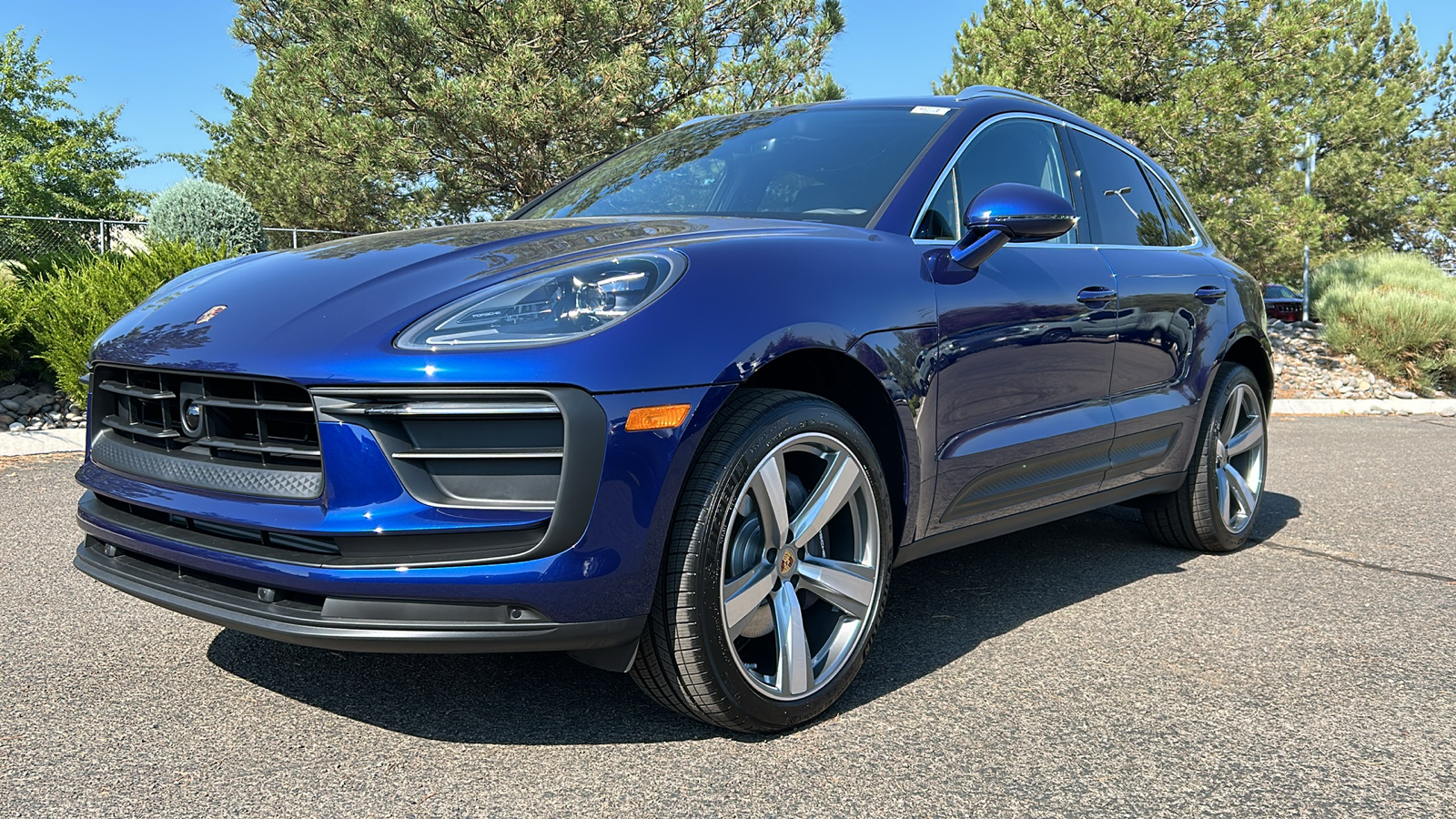 2025 Porsche Macan  1