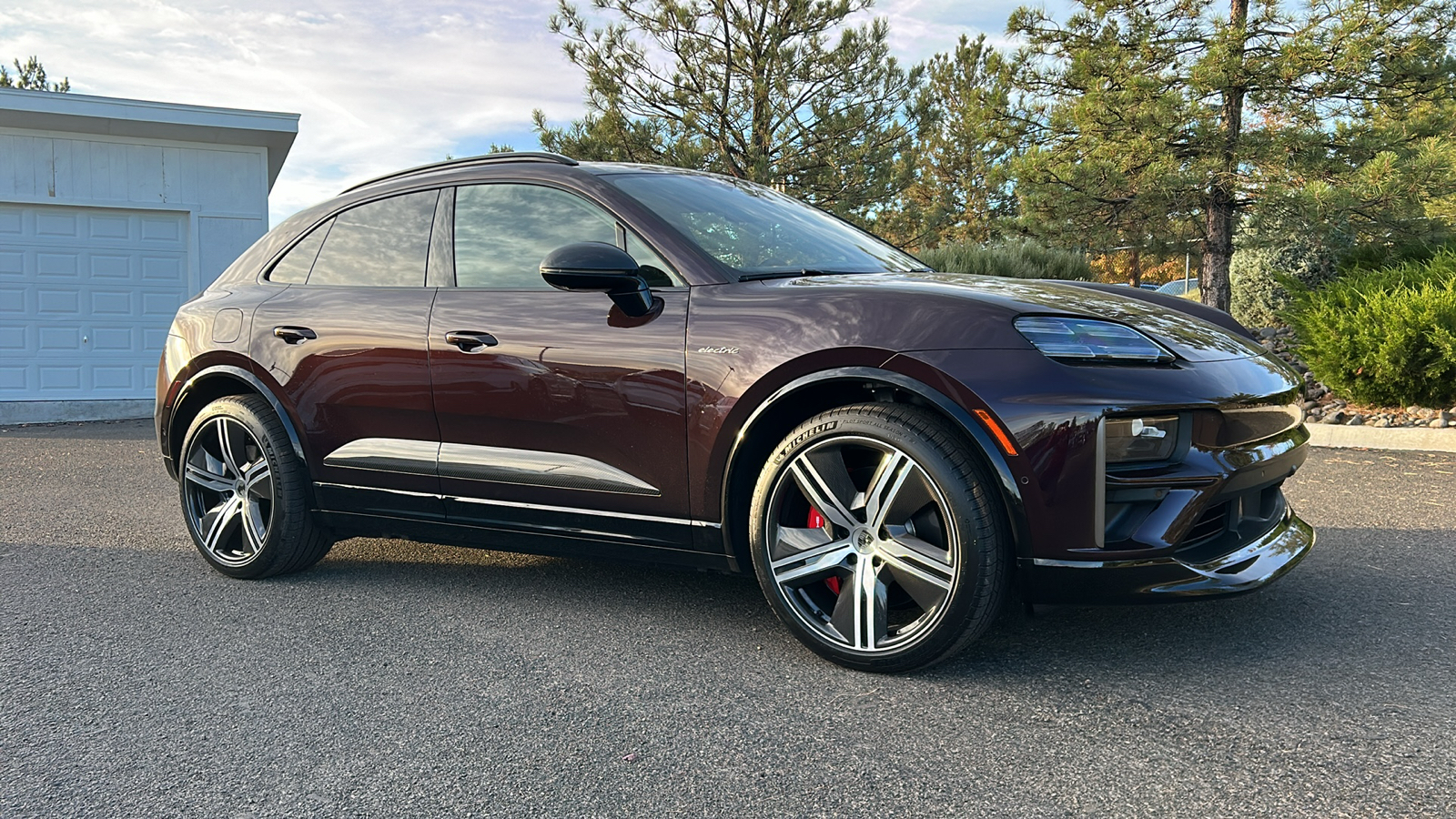 2024 Porsche Macan Electric Turbo 8