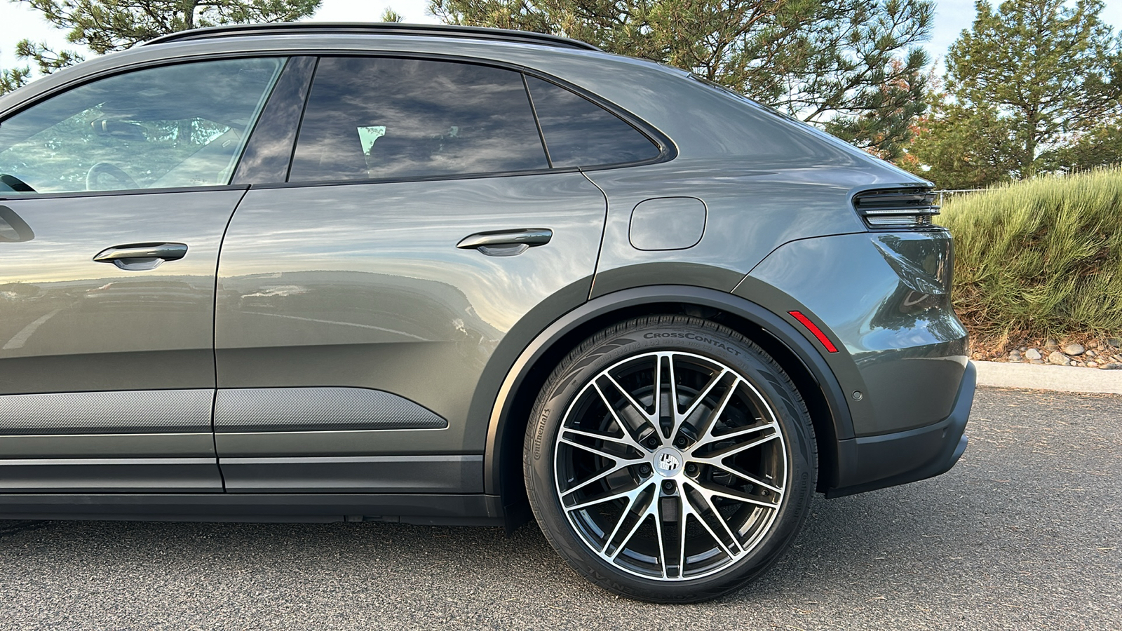 2024 Porsche Macan Electric 4 4