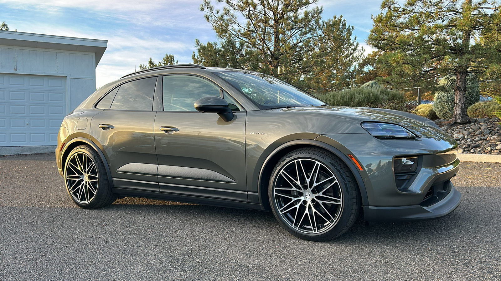 2024 Porsche Macan Electric 4 8