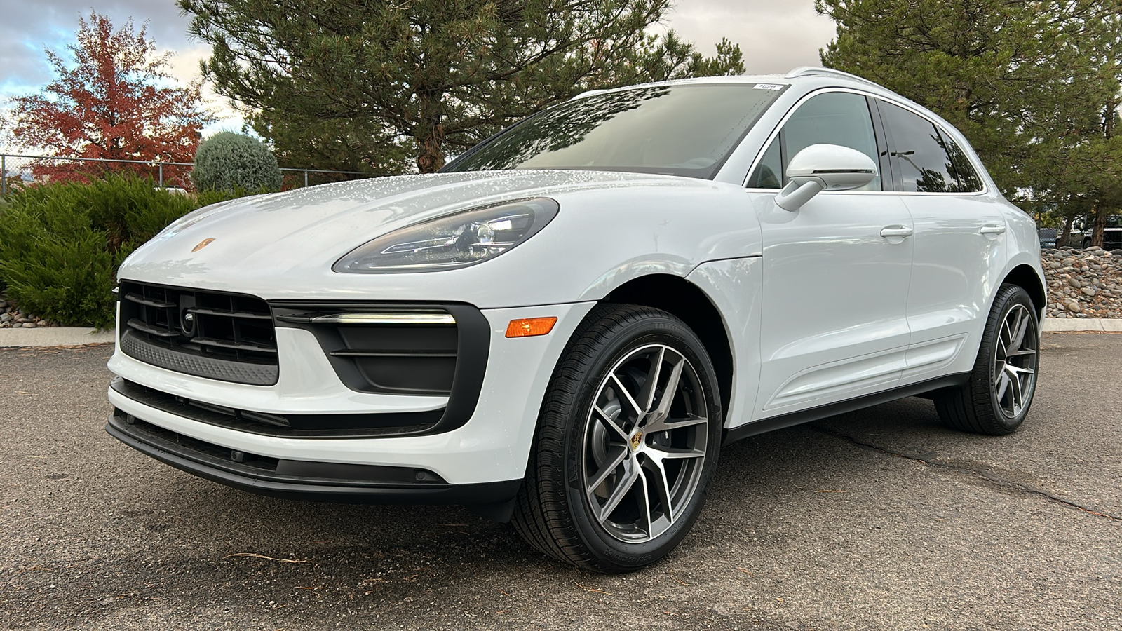 2025 Porsche Macan  1