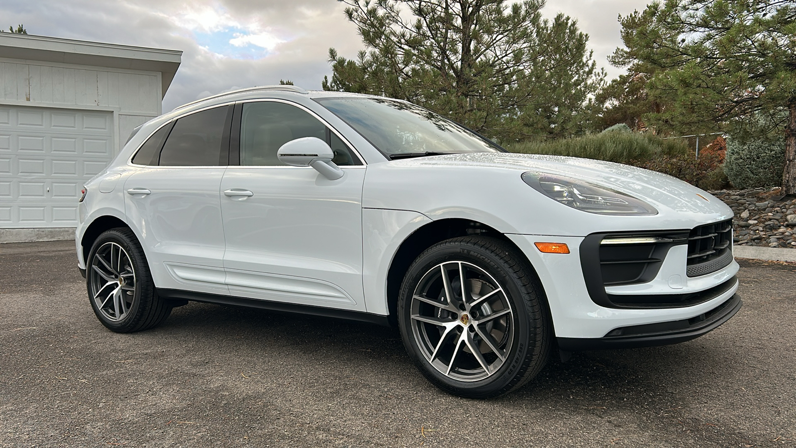 2025 Porsche Macan  8