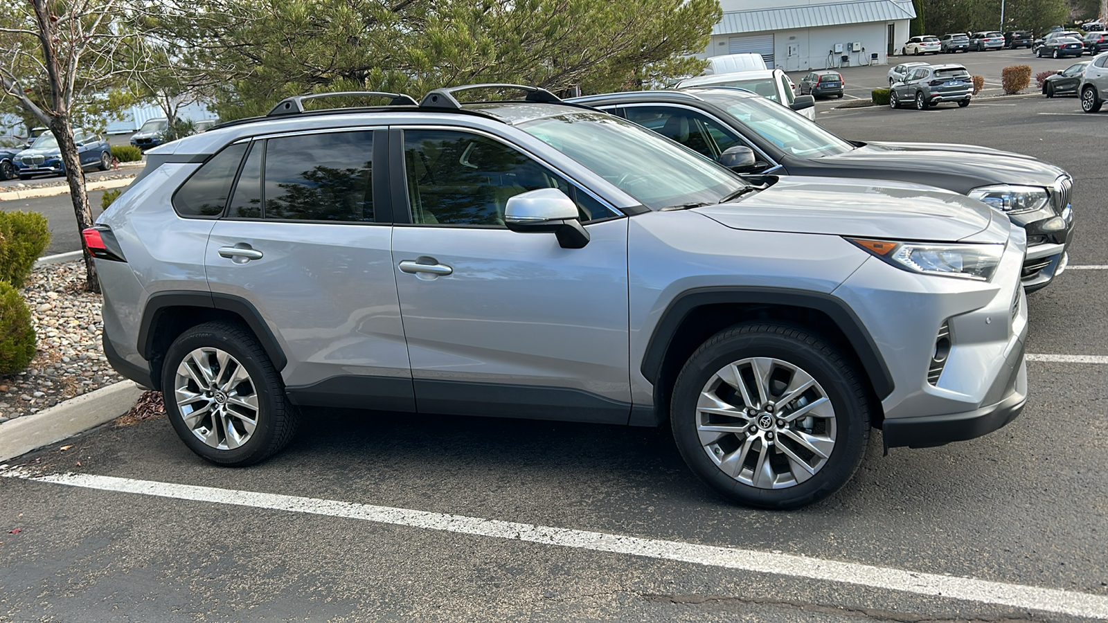 2019 Toyota RAV4 XLE Premium 3