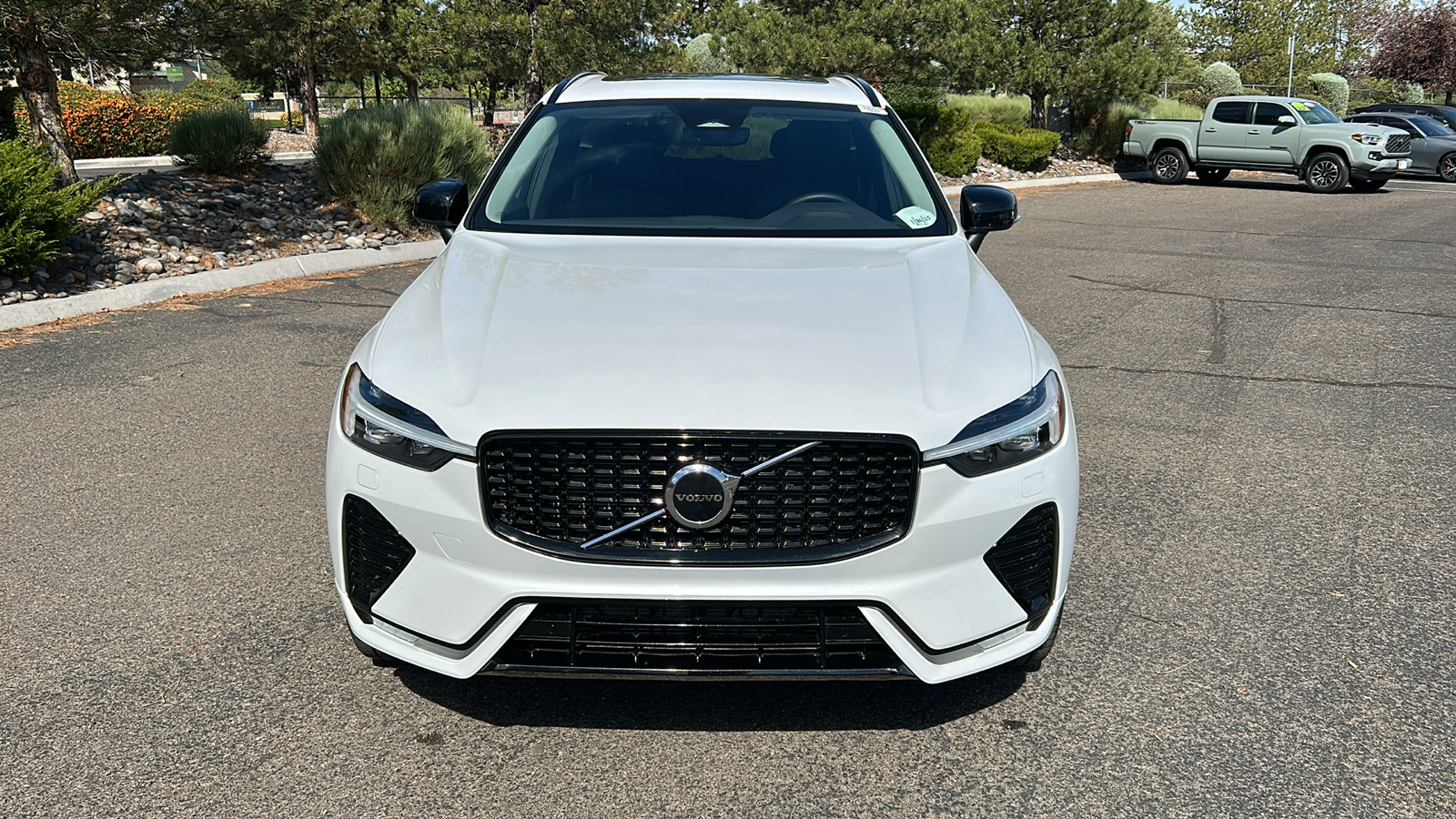 2024 Volvo XC60 Core Dark Theme 3