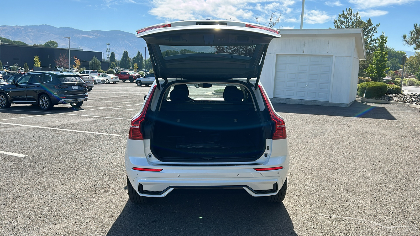 2024 Volvo XC60 Core Dark Theme 7