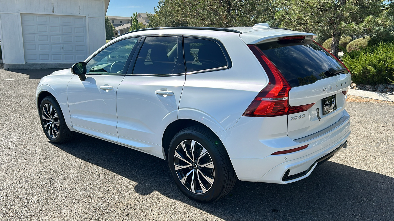 2024 Volvo XC60 Core Dark Theme 9