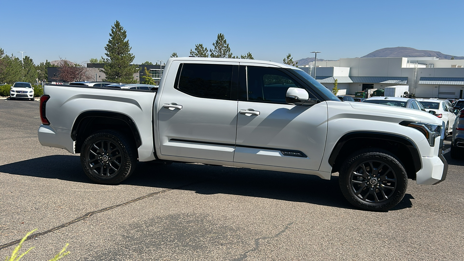 2022 Toyota Tundra 4WD Platinum 5