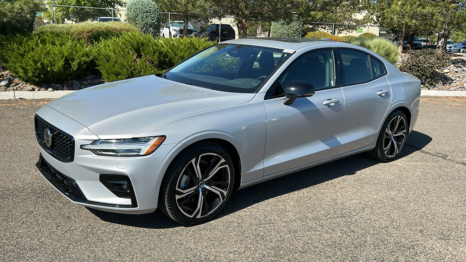 2024 Volvo S60 Core Dark Theme 2