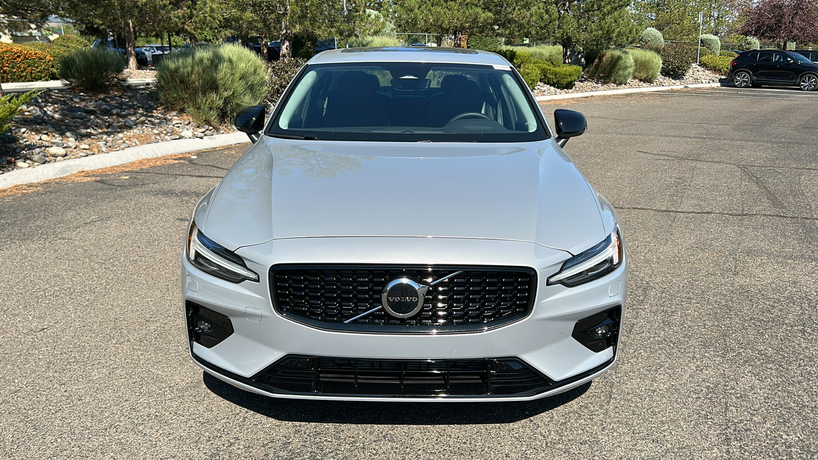 2024 Volvo S60 Core Dark Theme 3