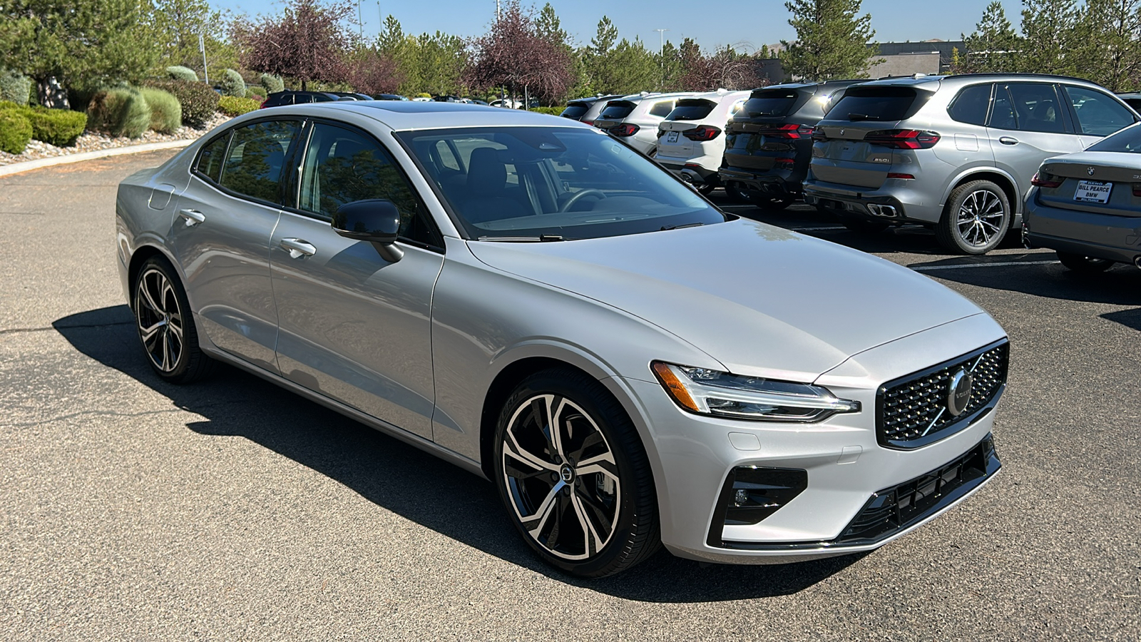 2024 Volvo S60 Core Dark Theme 4