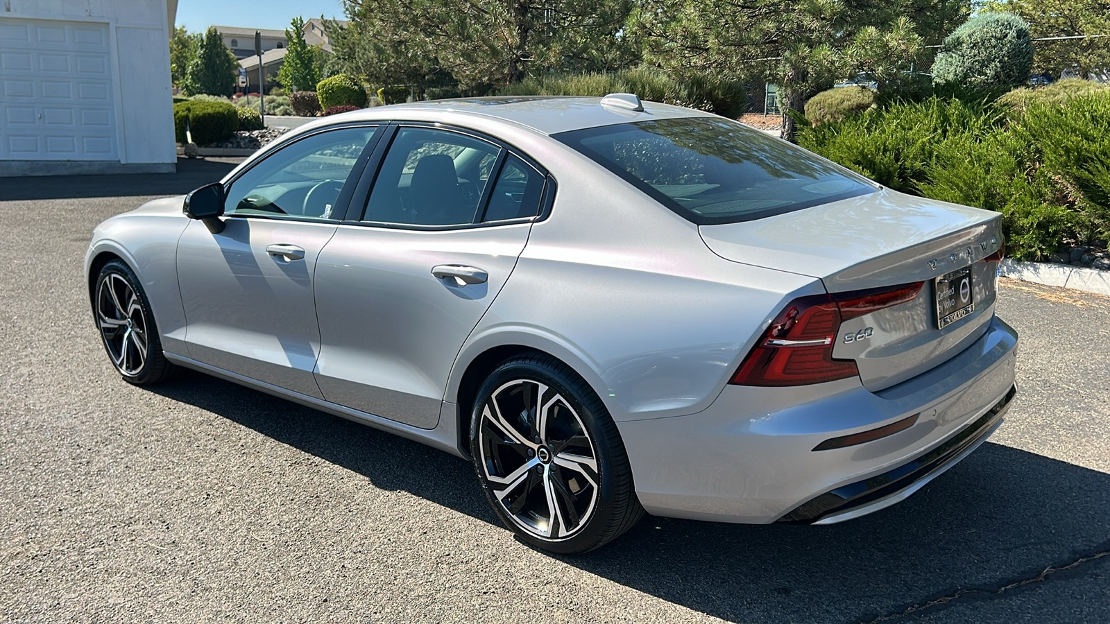 2024 Volvo S60 Core Dark Theme 9