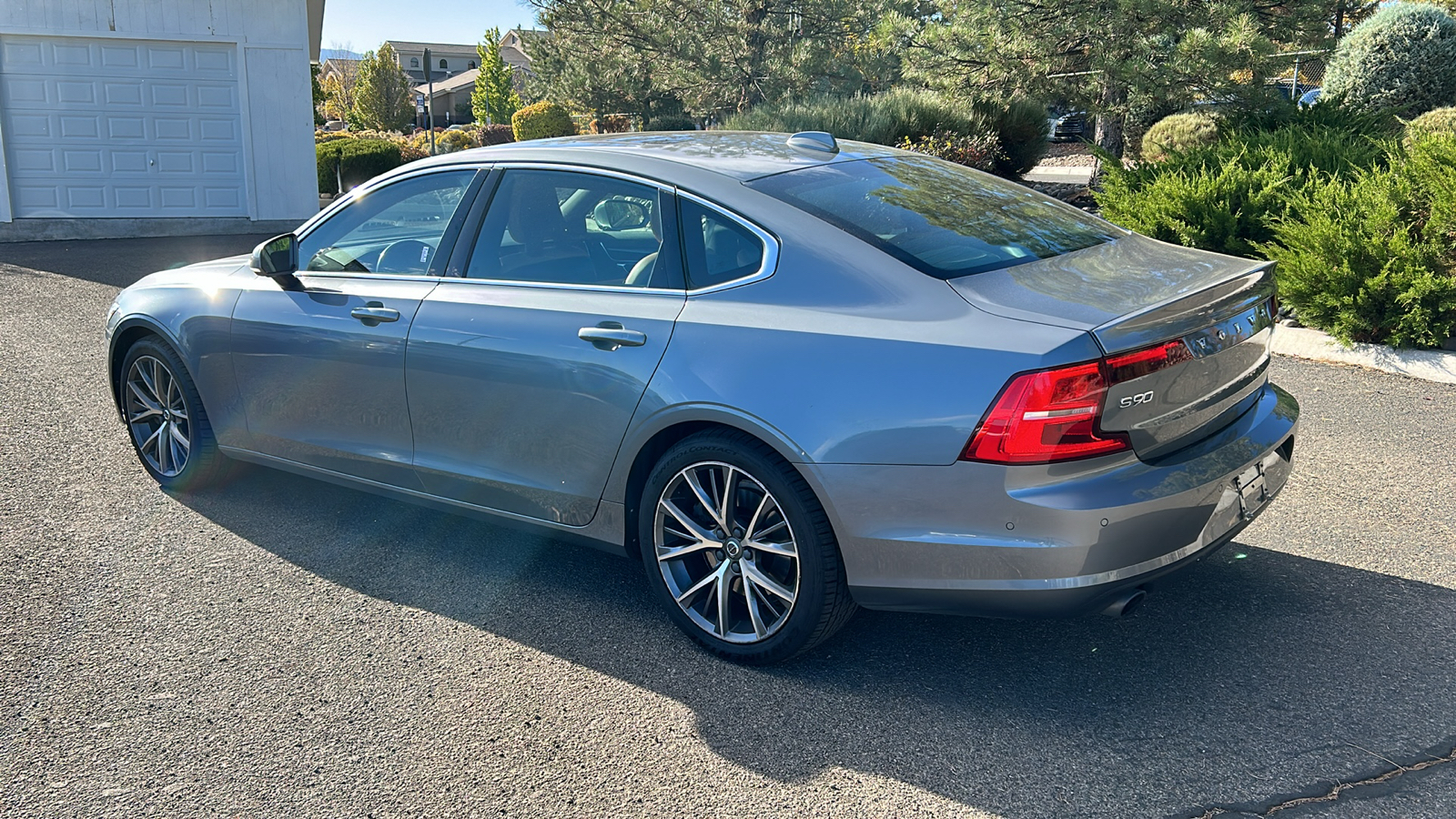 2018 Volvo S90 Momentum 9