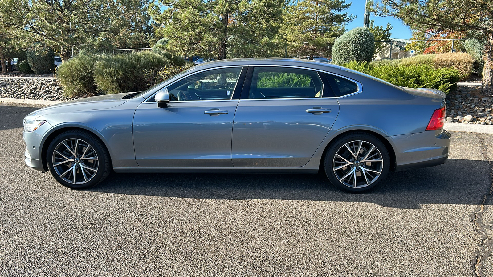 2018 Volvo S90 Momentum 10