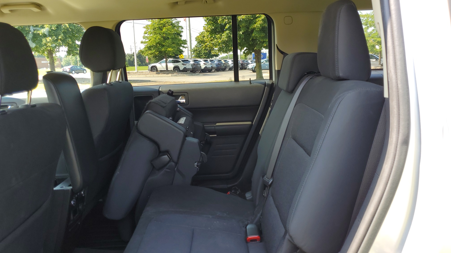 2014 Ford Flex SE 19